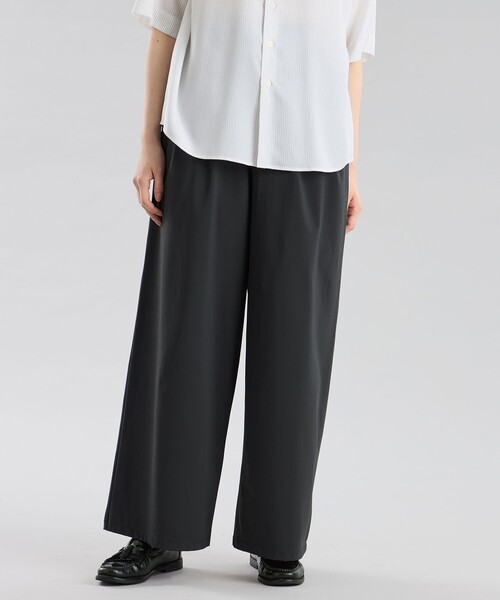 MACKINTOSH PHILOSOPHY(マッキントッシュ フィロソフィー)の「GREY LABEL テックジャージーワイドパンツ(その他パンツ・レディース・グリーン系その他4/ブラック・1/2)」の1枚目の写真