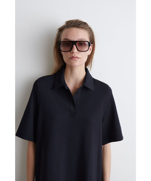 COS（コス）の「ジャージーポロミニドレス（ワンピース・レディース・ネイビー/ダークカーキ・M/S/L/XS）」の5枚目の写真