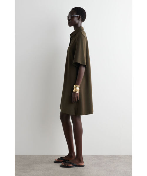 COS（コス）の「ジャージーポロミニドレス（ワンピース・レディース・ネイビー/ダークカーキ・M/S/L/XS）」の11枚目の写真