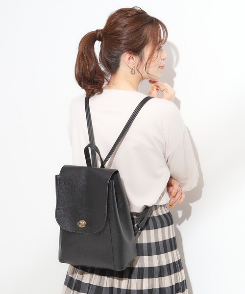 SHOO・LA・RUE（シューラルー）の「【軽量】ふわっと軽いリュック（バックパック/リュック・レディース・ブラック/ブラウン系その他・00）」の2枚目の写真