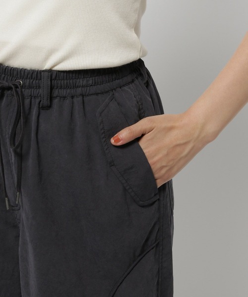 niko and...（ニコアンド）の「シボシボカーブ切り替えパンツ（その他パンツ・レディース・マスタード/チャコール/ライトグレー/ダークブラウン・FREE）」の22枚目の写真