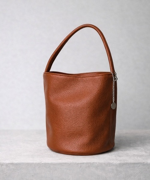 folka(フォルカ)の「7B43 PUレザー バケットラインバッグ マチ広 丸底(トートバッグ・レディース・ホワイト/ブラウン/ブラック・ONESIZE)」の3枚目の写真