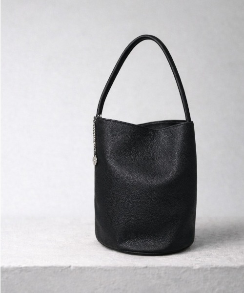 folka(フォルカ)の「7B43 PUレザー バケットラインバッグ マチ広 丸底(トートバッグ・レディース・ホワイト/ブラウン/ブラック・ONESIZE)」の2枚目の写真