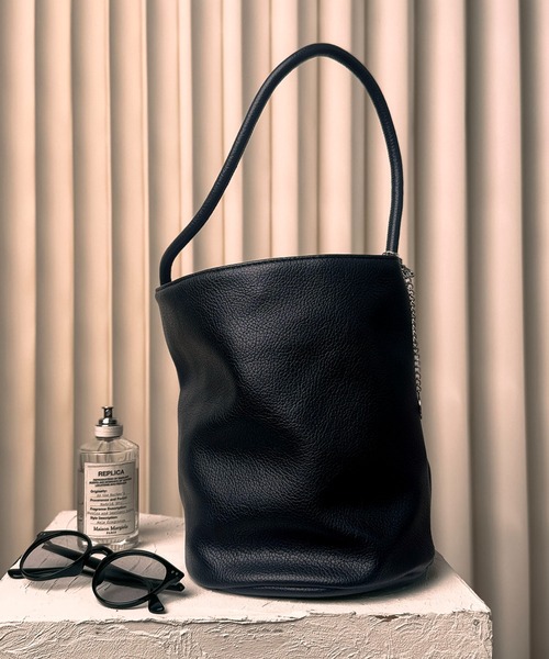 folka(フォルカ)の「7B43 PUレザー バケットラインバッグ マチ広 丸底(トートバッグ・レディース・ホワイト/ブラウン/ブラック・ONESIZE)」の14枚目の写真