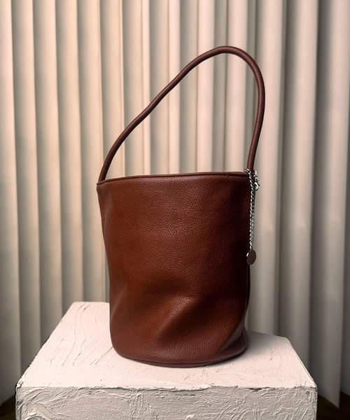 folka(フォルカ)の「7B43 PUレザー バケットラインバッグ マチ広 丸底(トートバッグ・レディース・ホワイト/ブラウン/ブラック・ONESIZE)」の15枚目の写真