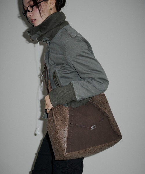 DTYYPE(ドタイプ)の「オーストリッチライクドッキングショルダーバッグ(ショルダーバッグ・レディース・ブラウン/ブラック・FREE)」の2枚目の写真