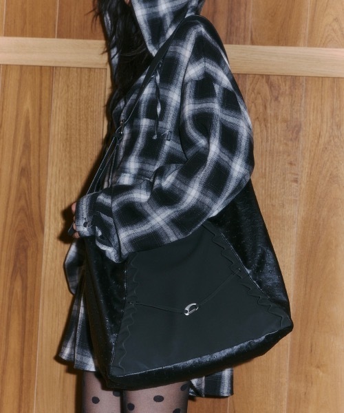 DTYYPE(ドタイプ)の「オーストリッチライクドッキングショルダーバッグ(ショルダーバッグ・レディース・ブラウン/ブラック・FREE)」の7枚目の写真