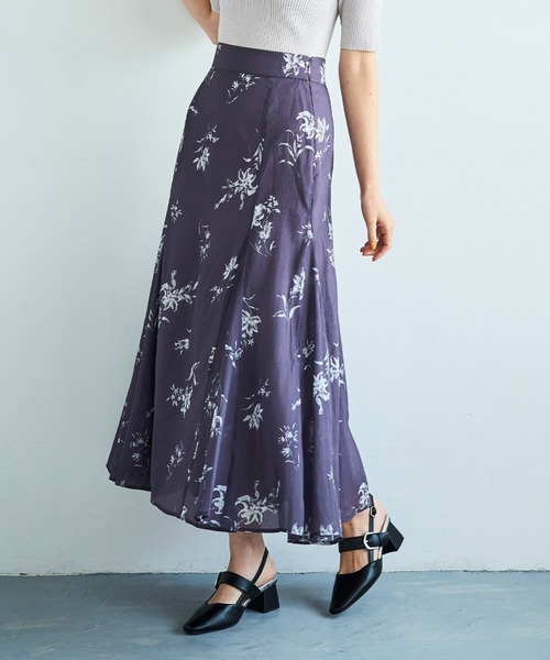 31 Sons de mode(トランテアン ソン ドゥ モード)の「フラワー柄シアースカート(スカート・レディース・チャコールグレー/ベージュ/ライトグリーン・M/S)」の7枚目の写真