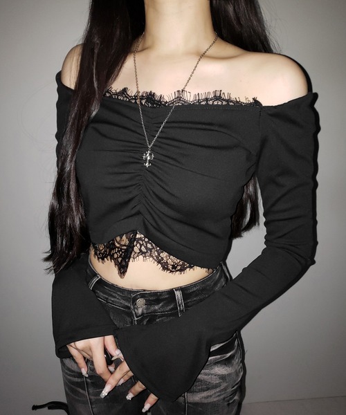 me+em select(ミームセレクト)の「【 2color 】レースドッキングシャーリングショートカットソートップス / lace docking shirring short cutsew tops(Tシャツ/カットソー・レディース・ブラック/ホワイト・FREE)」の4枚目の写真