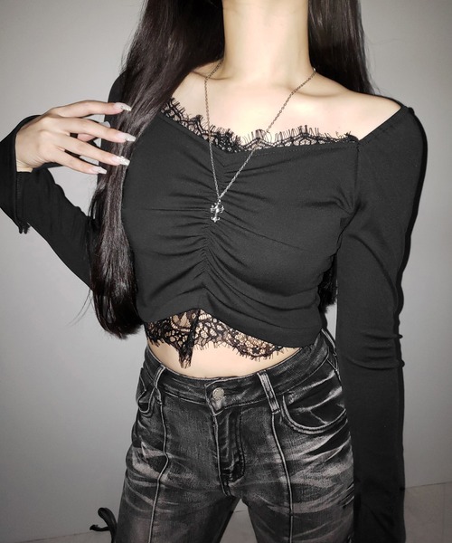 me+em select(ミームセレクト)の「【 2color 】レースドッキングシャーリングショートカットソートップス / lace docking shirring short cutsew tops(Tシャツ/カットソー・レディース・ブラック/ホワイト・FREE)」の6枚目の写真