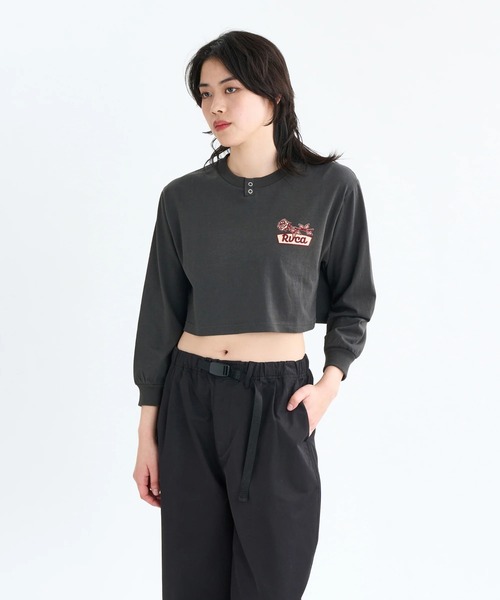 RVCA(ルーカ)の「RVCA レディース COSTA CROPPED LS TEE ロンT 【2025年秋冬モデル】/ルーカバックプリントショート丈長袖ロンT(Tシャツ/カットソー・レディース・ホワイト/ブラック/ピンク・SMALL/MEDIUM)」の7枚目の写真