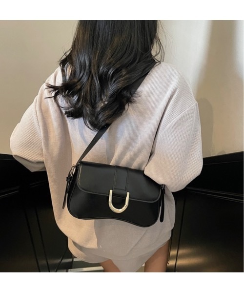 SALTMINT（ソルトミント）の「U-Buckle Shoulder Bag（ショルダーバッグ・レディース・ブラウン/ブラック/ベビーピンク/オフホワイト・FREE）」の3枚目の写真