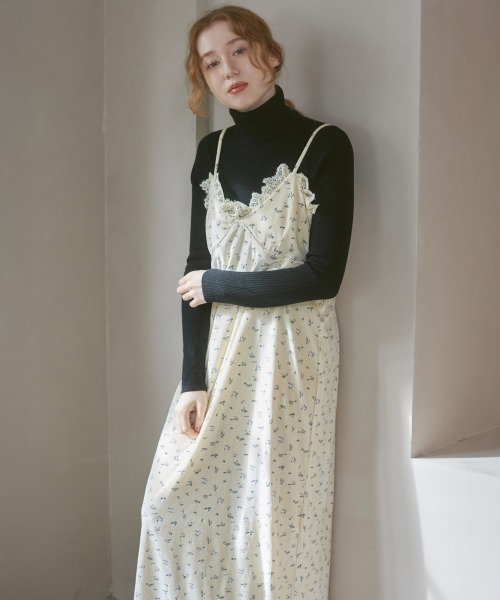 Bab(バブ)の「【初販即完】【選べるサイズ展開】小花柄レース付きベロアキャミワンピース(ワンピース・レディース・アイボリー/ブラック/ブラウン・S/M/L)」の2枚目の写真