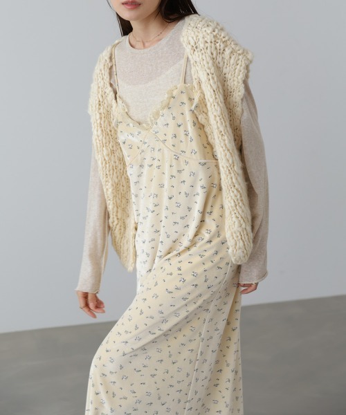 Bab(バブ)の「【初販即完】【選べるサイズ展開】小花柄レース付きベロアキャミワンピース(ワンピース・レディース・アイボリー/ブラック/ブラウン・S/M/L)」の16枚目の写真