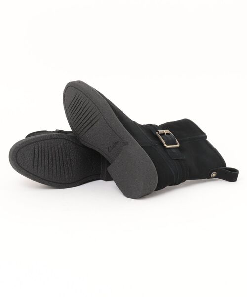 Clarks(クラークス)の「Clarks クラークス NELLA MID レディースブーツ エンジニア ミドルブーツ(ネラミッド) 26182891 ブラックスエード(ブーツ・レディース・ブラック・22.5cm/23.0cm/23.5cm/24.0cm/24.5cm)」の3枚目の写真