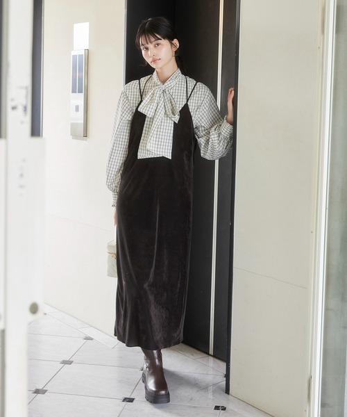 VIS（ビス）の「刺繍アソートベロアキャミワンピース/2WAY（ワンピース・レディース・ブラック/ブラック系その他/ダークブラウン・FREE）」の3枚目の写真