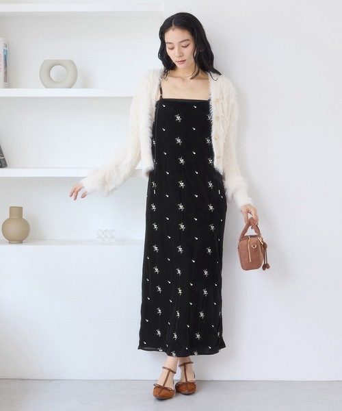 VIS（ビス）の「刺繍アソートベロアキャミワンピース/2WAY（ワンピース・レディース・ブラック/ブラック系その他/ダークブラウン・FREE）」の5枚目の写真