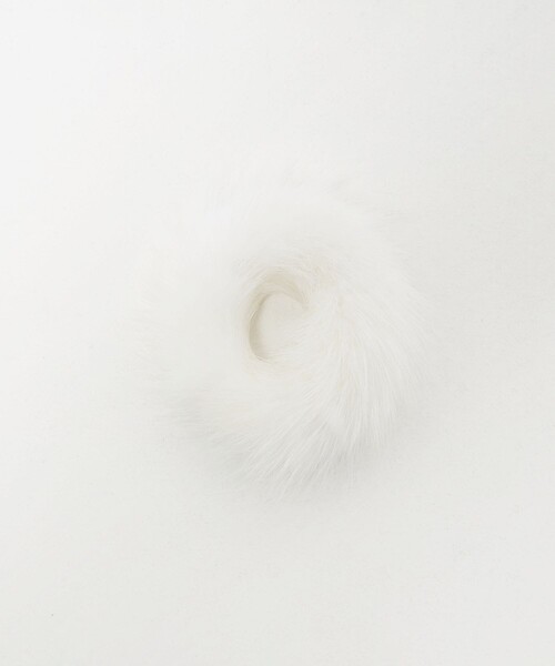 UNITED ARROWS(ユナイテッドアローズ)の「ミンク ヘアタイ(シュシュ・レディース・ブラック/ブラウン系/ホワイト・FREE)」の2枚目の写真