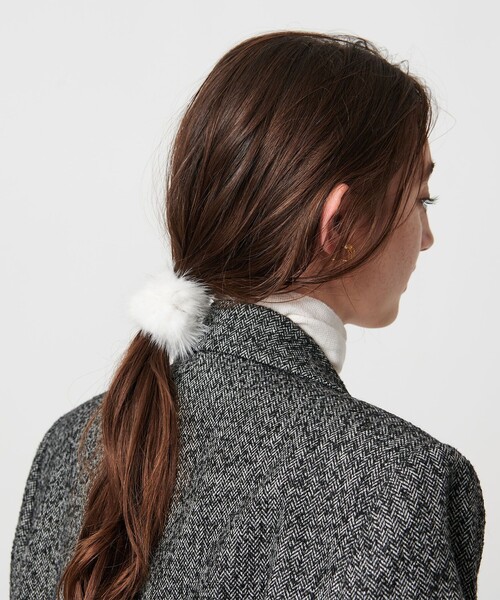 UNITED ARROWS(ユナイテッドアローズ)の「ミンク ヘアタイ(シュシュ・レディース・ブラック/ブラウン系/ホワイト・FREE)」の8枚目の写真