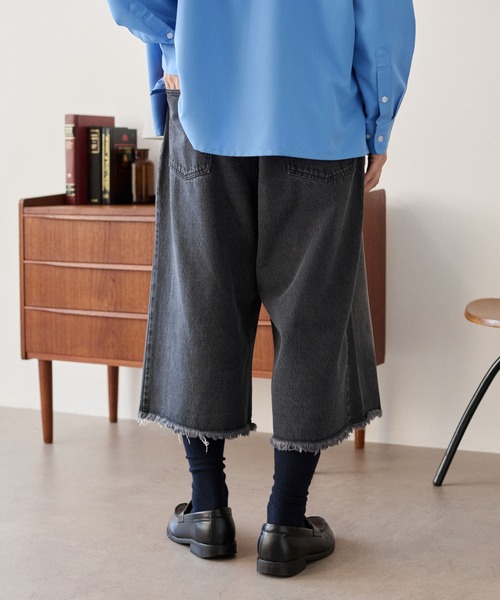 LUCY(ルーシー)の「LUCY/クロップドワイドデニムパンツ(デニムパンツ・メンズ・ブラック系2/ライトインディゴブルー・MEDIUM/LARGE)」の12枚目の写真