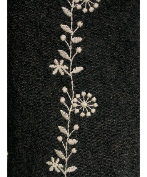 Samansa Mos2(サマンサ モスモス)の「【M/Lサイズ】花刺繍パンツ(その他パンツ・レディース・ベージュ/チャコールグレー/ブラウン・L/M)」の5枚目の写真