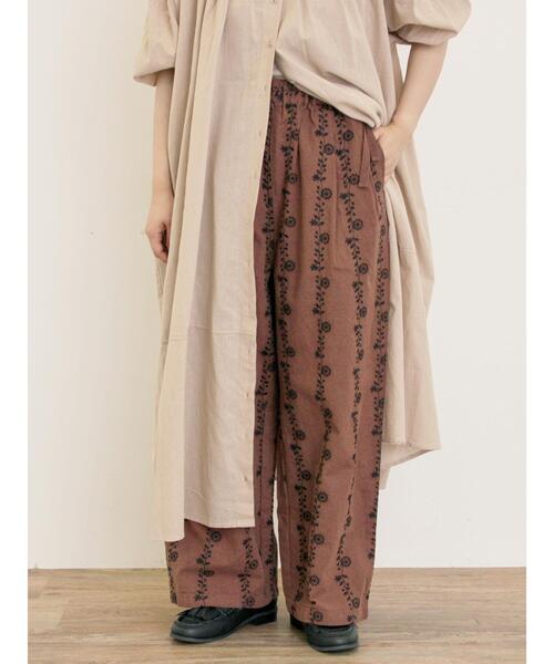 Samansa Mos2(サマンサ モスモス)の「【M/Lサイズ】花刺繍パンツ(その他パンツ・レディース・ベージュ/チャコールグレー/ブラウン・L/M)」の6枚目の写真