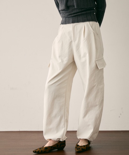Trish(トリッシュ)の「ミリタリーコクーンパンツ(チノパンツ・レディース・ブラック/アイボリー・MEDIUM)」の9枚目の写真
