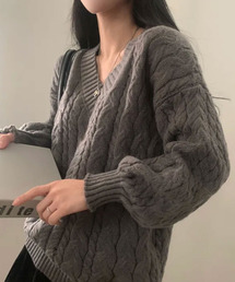ケーブル編み Vネックニット
