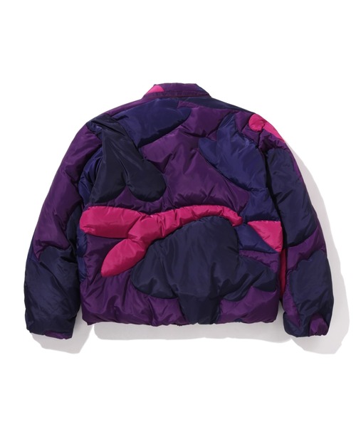 A BATHING APE（アベイシングエイプ）の「MEGA COLOR CAMO QUILTED DOWN JACKET（ダウンジャケット/コート・メンズ・ブラック/パープル・MEDIUM/XX-LARGE/X-LARGE/LARGE/SMALL）」の4枚目の写真
