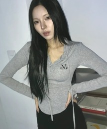 【日本未発売/WEB限定】MUCENT(ムセント)/スナップボタン スリム フィット フード Tシャツ/RUEN SIGNATURE SLIM HOOD T