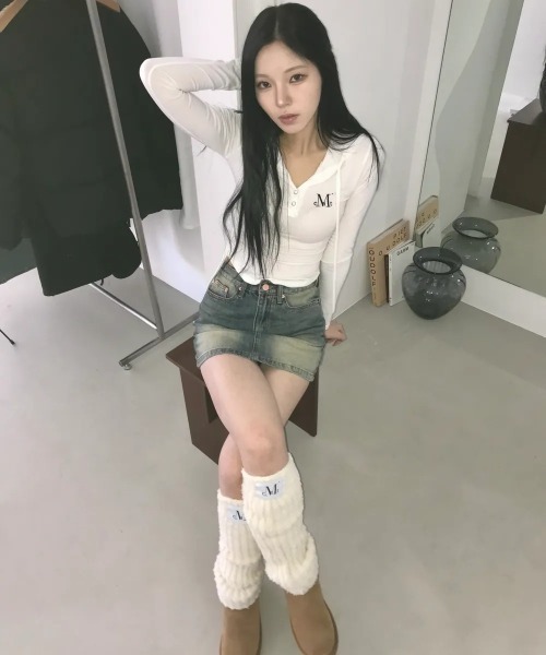 MUCENT（ムセント）の「【日本未発売/WEB限定】MUCENT(ムセント)/スナップボタン スリム フィット フード Tシャツ/RUEN SIGNATURE SLIM HOOD T（Tシャツ/カットソー・レディース・グレー/チャコールグレー/ブラック/ホワイト・FREE）」の6枚目の写真