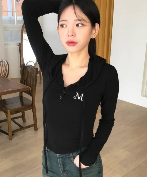 MUCENT（ムセント）の「【日本未発売/WEB限定】MUCENT(ムセント)/スナップボタン スリム フィット フード Tシャツ/RUEN SIGNATURE SLIM HOOD T（Tシャツ/カットソー・レディース・グレー/チャコールグレー/ブラック/ホワイト・FREE）」の14枚目の写真