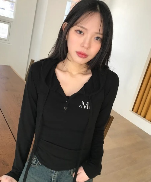 MUCENT（ムセント）の「【日本未発売/WEB限定】MUCENT(ムセント)/スナップボタン スリム フィット フード Tシャツ/RUEN SIGNATURE SLIM HOOD T（Tシャツ/カットソー・レディース・グレー/チャコールグレー/ブラック/ホワイト・FREE）」の13枚目の写真