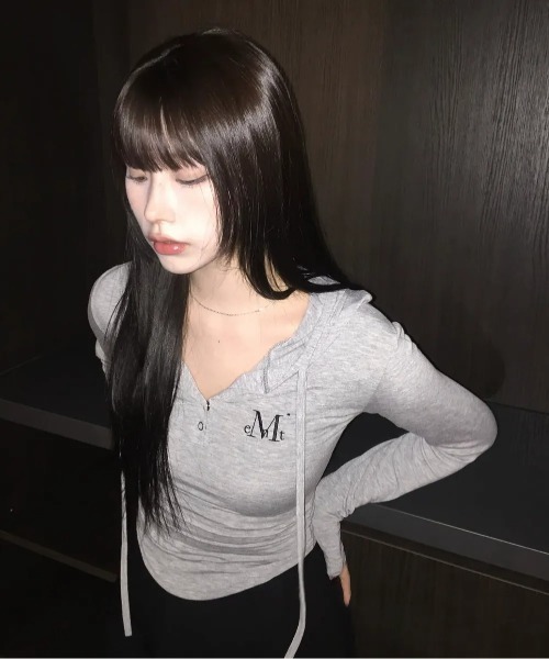 MUCENT（ムセント）の「【日本未発売/WEB限定】MUCENT(ムセント)/スナップボタン スリム フィット フード Tシャツ/RUEN SIGNATURE SLIM HOOD T（Tシャツ/カットソー・レディース・グレー/チャコールグレー/ブラック/ホワイト・FREE）」の21枚目の写真