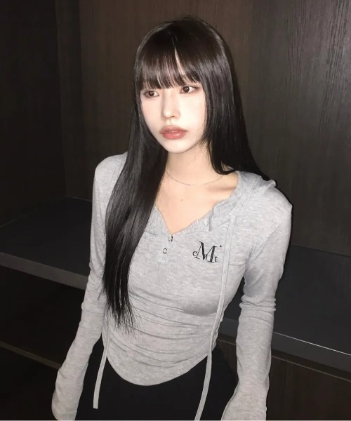 MUCENT（ムセント）の「【日本未発売/WEB限定】MUCENT(ムセント)/スナップボタン スリム フィット フード Tシャツ/RUEN SIGNATURE SLIM HOOD T（Tシャツ/カットソー・レディース・グレー/チャコールグレー/ブラック/ホワイト・FREE）」の22枚目の写真