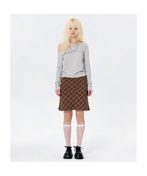 runningHIGH(ランニングハイ)の「A'GEM/9 × .kom 『runningHIGH/ランニングハイ』 ONE OFF SHOULDER L/S TEE/ワンオフショルダー 長袖Tシャツ(Tシャツ/カットソー・レディース・ブラック/ホワイト/グレー・FREE)」の22枚目の写真