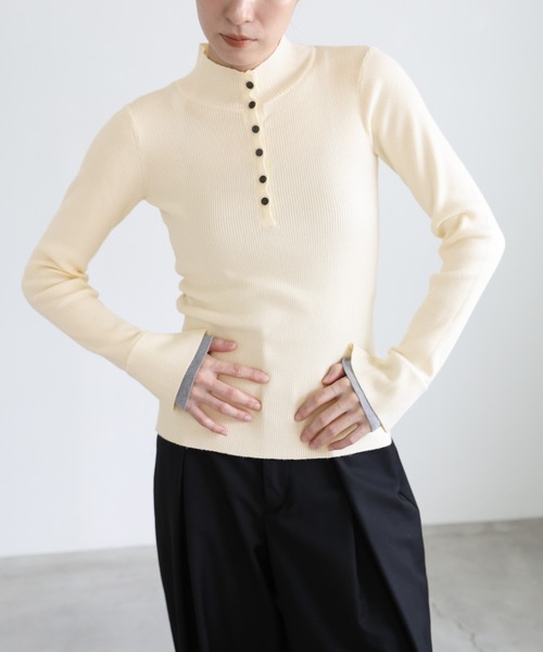 select MOCA（セレクトモカ）の「レイヤードスリーブヘンリーネックニット（ニット/セーター・レディース・アイボリー/チャコールグレー・FREE）」の8枚目の写真