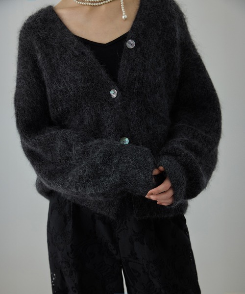 ROPE'（ロペ）の「スーパーキッドモヘヤVネックカーディガン/イージーケア（カーディガン/ボレロ・レディース・チャコールグレー/ピンク系その他2・FREE）」の2枚目の写真