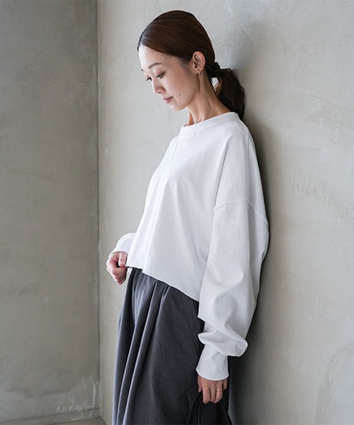 SOLAMONAT(ソラモナ)の「ペンネ天竺 ショートプルオーバー(Tシャツ/カットソー・レディース・杢グレー/ヘザーチャコール/ホワイト/ブラック/カーキ/ライトピンク・FREE)」の2枚目の写真