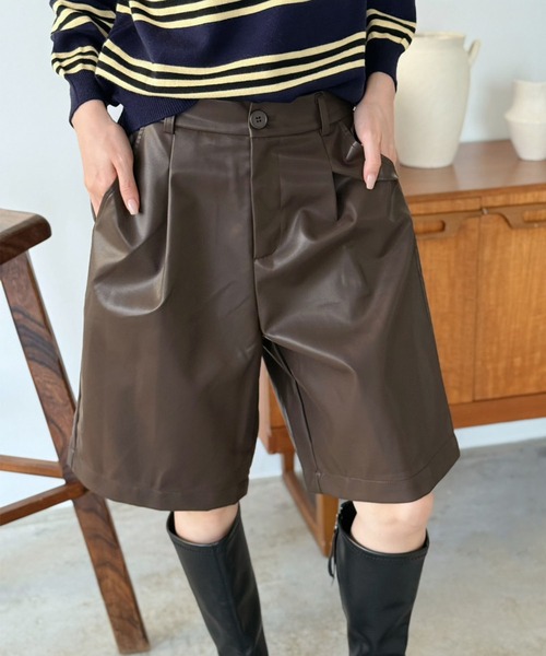 Jewelobe(ジュエローブ)の「シンセティックレザータックハーフパンツ(その他パンツ・レディース・ブラック/ブラウン・FREE)」の6枚目の写真