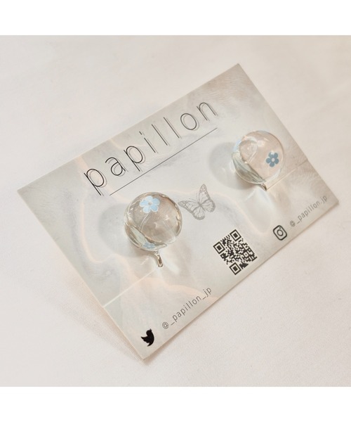 tone（トーン）の「【papillon】お花柄クリアイヤリング(MA)（イヤリング・レディース・ブルー・FREE）」の2枚目の写真