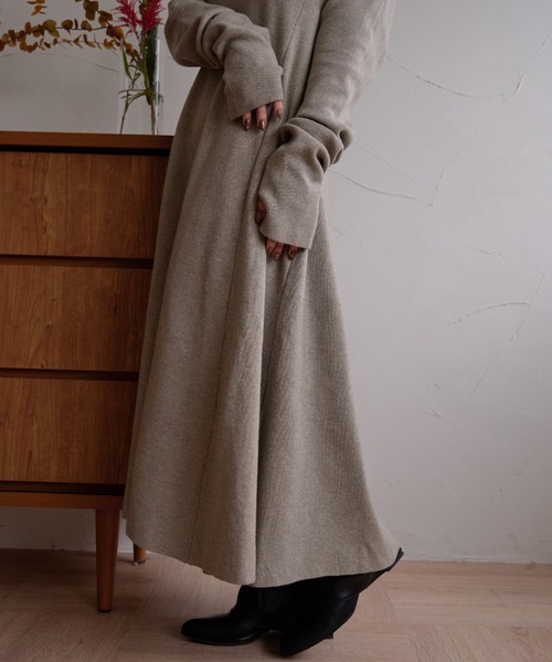 mideal(マイディール)の「lady knit onepiece / レディーニットワンピース(ワンピース・レディース・ベージュ/チャコールグレー・FREE)」の17枚目の写真