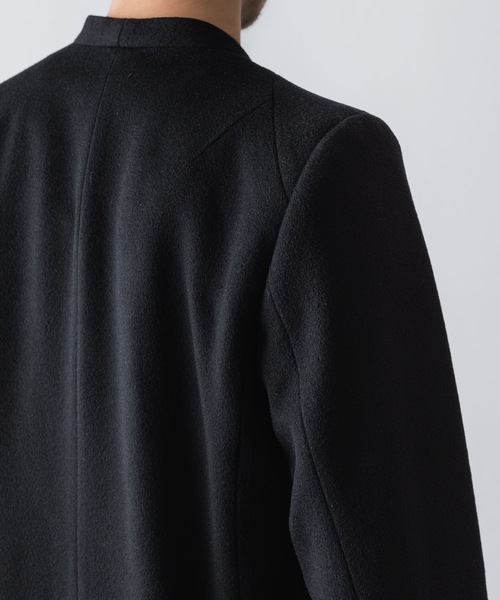 ato（アトウ）の「SINGLE CHARME NO-COLLAR COAT（チェスターコート・メンズ・ブラック/ベージュ・44/46/48）」の22枚目の写真