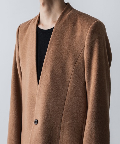 ato（アトウ）の「SINGLE CHARME NO-COLLAR COAT（チェスターコート・メンズ・ブラック/ベージュ・44/46/48）」の6枚目の写真