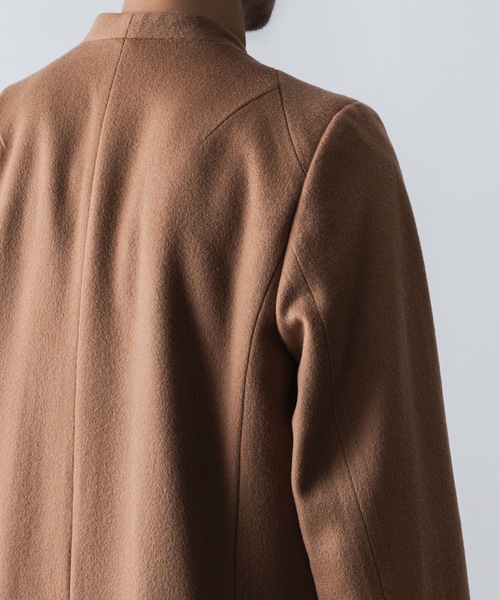 ato（アトウ）の「SINGLE CHARME NO-COLLAR COAT（チェスターコート・メンズ・ブラック/ベージュ・44/46/48）」の10枚目の写真