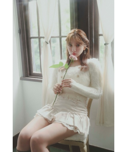 MISTREASS(ミストレアス)の「Square Neck Brushed Knit Top(ニット/セーター・レディース・グレー/オフホワイト・FREE)」の7枚目の写真