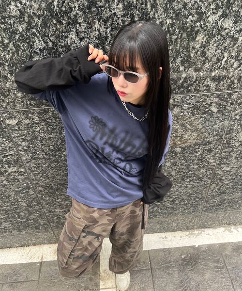 MOZMOZ(モズモズ)の「ピクセルフラワー オーバーサイズ ピグメント 半袖Tシャツ ブルー(Tシャツ/カットソー・レディース・その他・M/XL/XXL)」の5枚目の写真