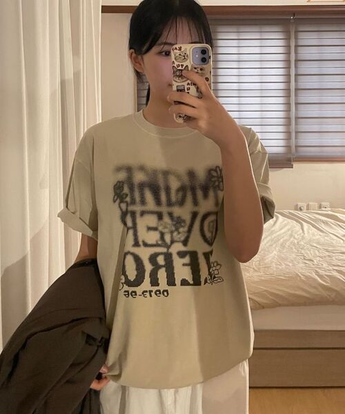 MOZMOZ(モズモズ)の「ピクセルフラワー オーバーサイズ ピグメント 半袖Tシャツ ブルー(Tシャツ/カットソー・レディース・その他・M/XL/XXL)」の7枚目の写真