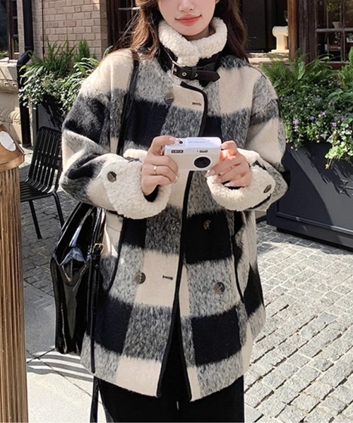 AMAJI(アマジ)の「チェック柄 2Wayネックミディコート(ノーカラーコート・レディース・ホワイト×ブラック・SMALL/MEDIUM/LARGE/X-LARGE)」の7枚目の写真