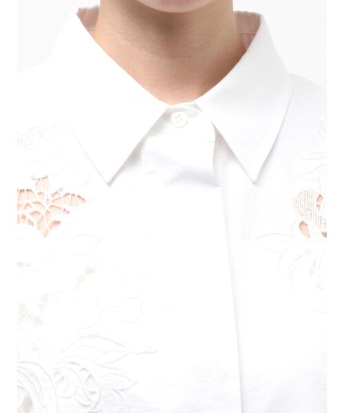 ELENDEEK（エレンディーク）の「エンブロイダリーオーバーシャツ（シャツ/ブラウス・レディース・オフホワイト/グレー・FREE）」の11枚目の写真